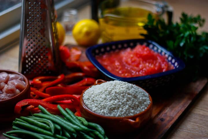 Ingredients needed to make low fodmap paella.